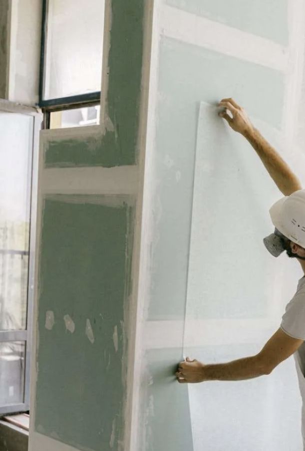 Dexson Service Dry-Lining Worker